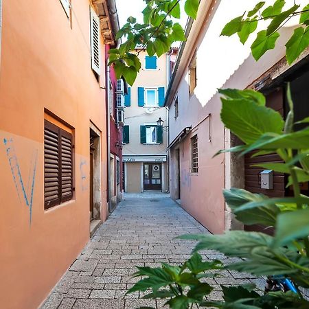 Otto Apartment With Sea View And Parking Rovinj Exterior photo