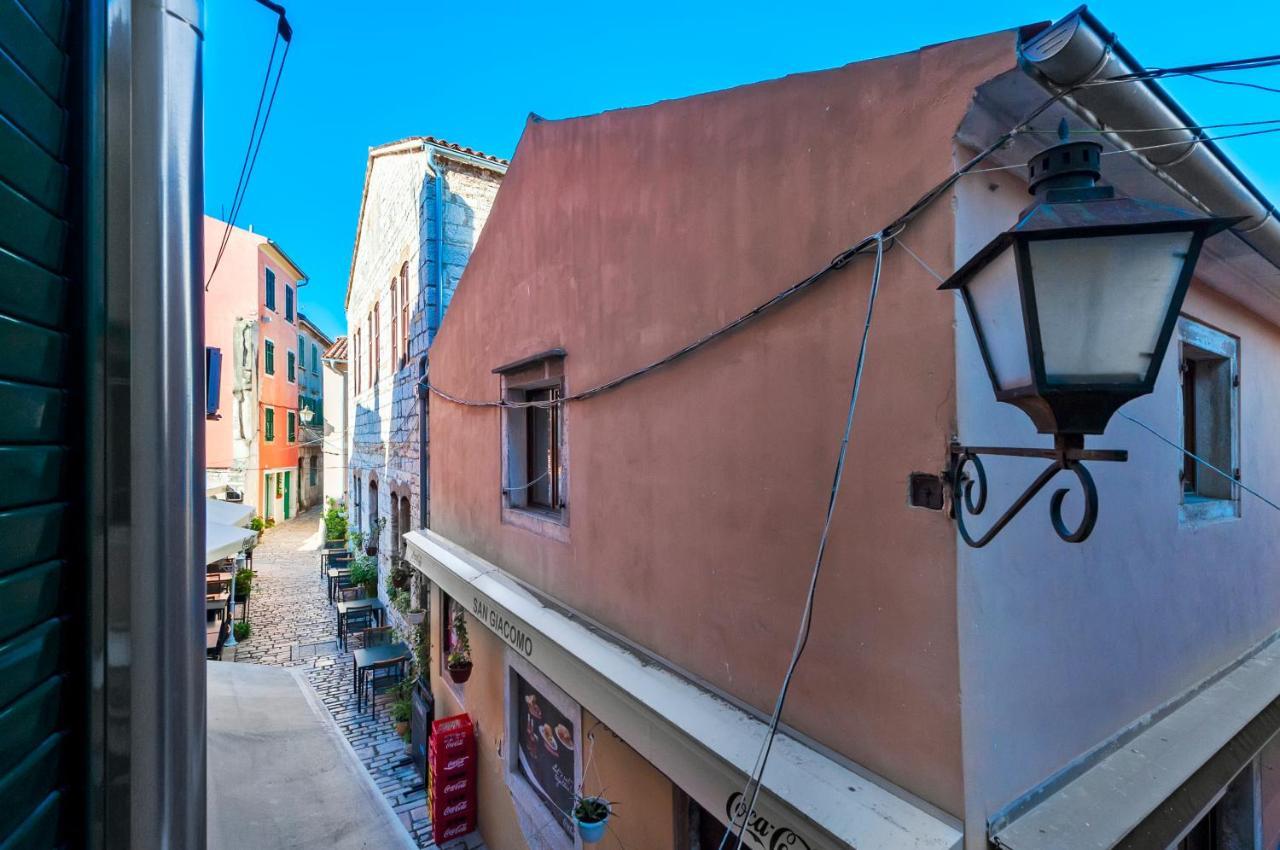 Otto Apartment With Sea View And Parking Rovinj Exterior photo